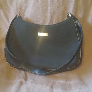 Black Liz Claiborne pirse